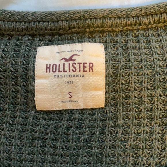 Hollister Green Longsleeve - Picture 2 of 10